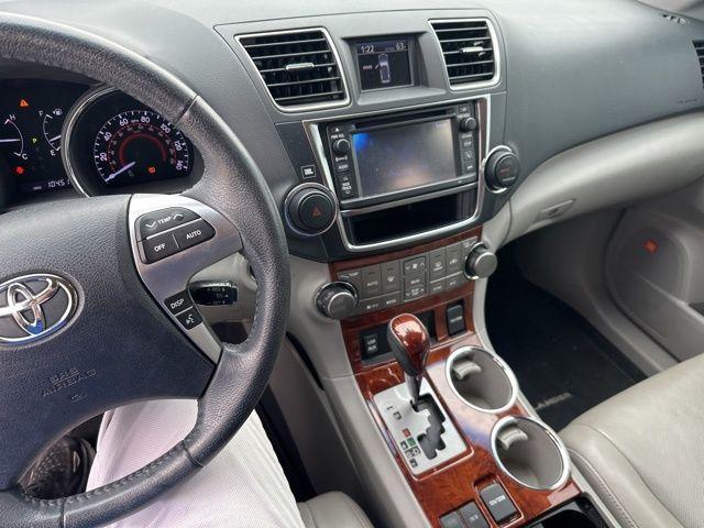 used 2013 Toyota Highlander car, priced at $17,199