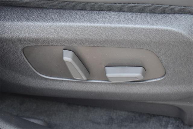 new 2025 Kia Carnival car, priced at $44,558