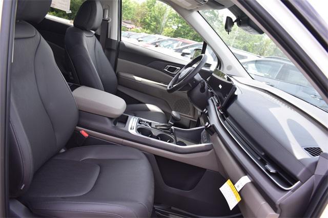 new 2025 Kia Carnival car, priced at $44,558