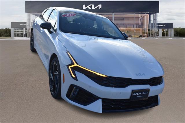 new 2025 Kia K5 car, priced at $30,996