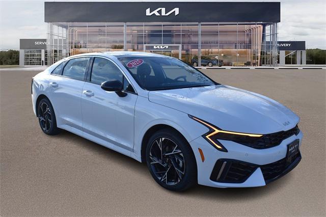 new 2025 Kia K5 car, priced at $30,996