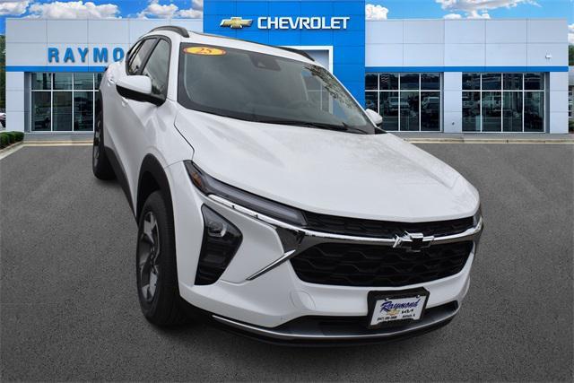 new 2025 Chevrolet Trax car, priced at $26,239