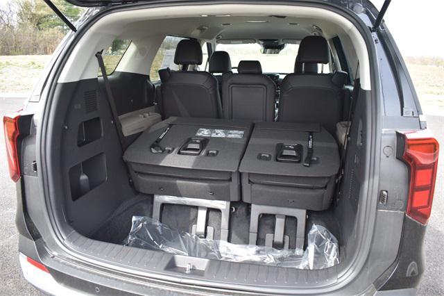 new 2025 Kia Carnival car, priced at $39,060