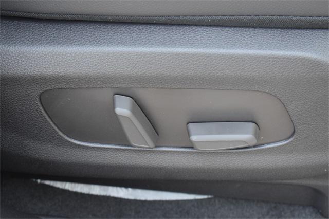 new 2025 Kia Carnival Hybrid car, priced at $50,572