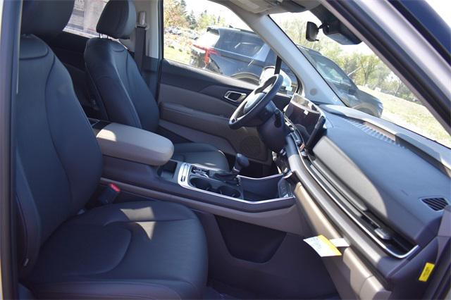 new 2025 Kia Carnival car, priced at $46,905