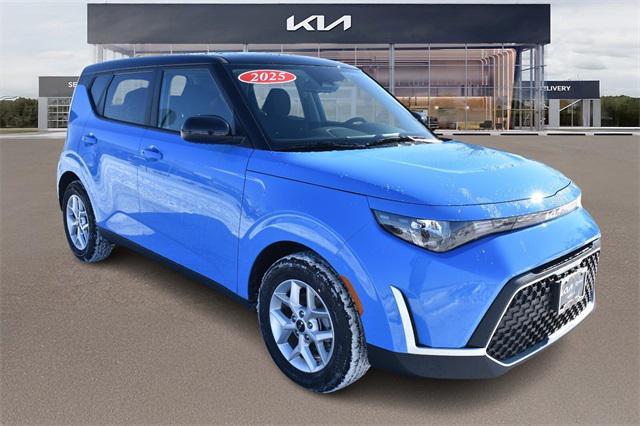 new 2025 Kia Soul car, priced at $23,321