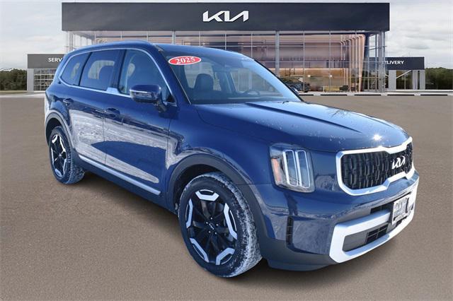 new 2025 Kia Telluride car, priced at $45,070