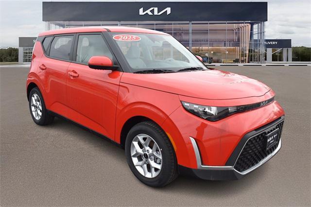 new 2025 Kia Soul car, priced at $21,058