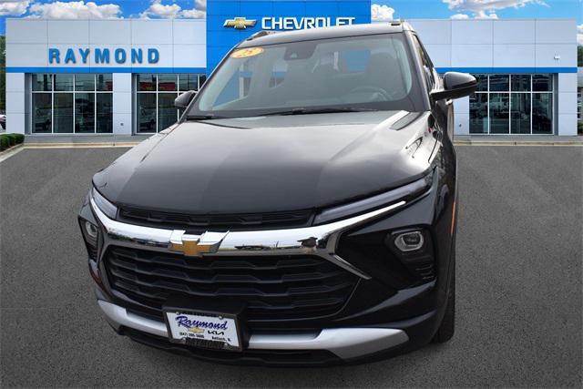 new 2025 Chevrolet TrailBlazer car, priced at $26,428