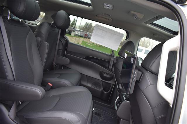 new 2025 Kia Carnival car, priced at $51,648