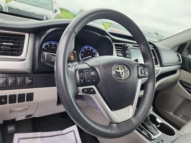 used 2016 Toyota Highlander car, priced at $21,897