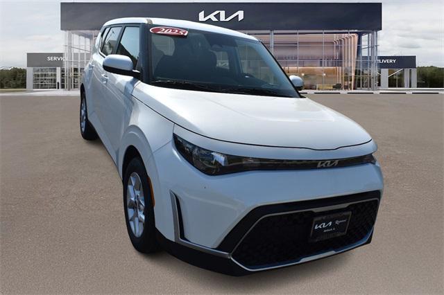 new 2025 Kia Soul car, priced at $24,107