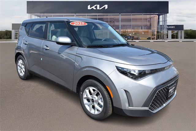 new 2025 Kia Soul car, priced at $21,809