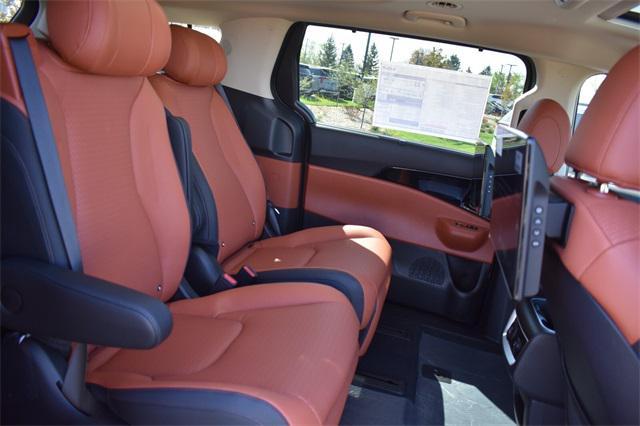 new 2025 Kia Carnival Hybrid car, priced at $54,652