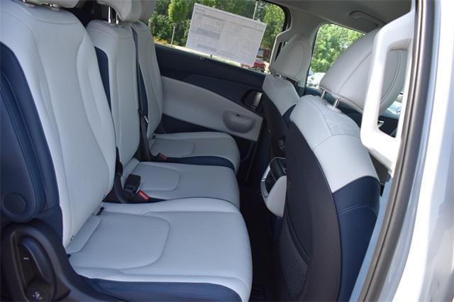 new 2026 Kia Carnival Hybrid car, priced at $45,835