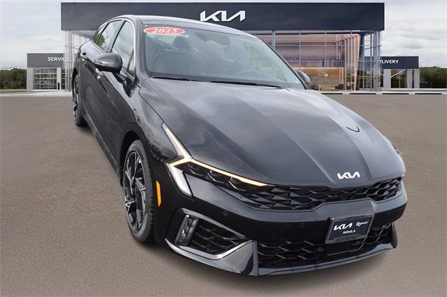 new 2025 Kia K5 car, priced at $29,154