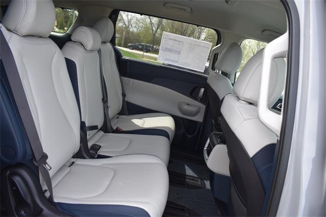new 2025 Kia Carnival Hybrid car, priced at $42,529