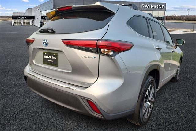 used 2020 Toyota Highlander Hybrid car, priced at $30,967
