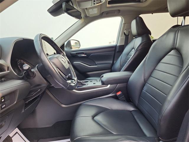 used 2020 Toyota Highlander Hybrid car, priced at $31,206