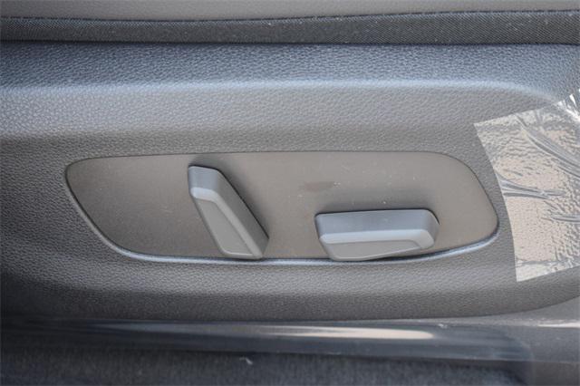 new 2025 Kia Carnival car, priced at $52,400