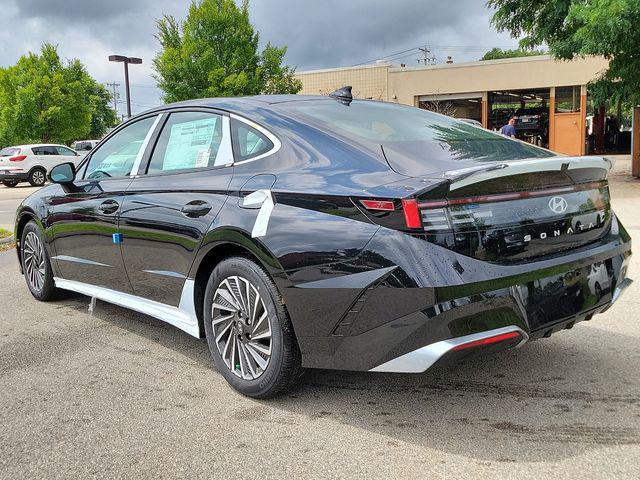 new 2024 Hyundai Sonata Hybrid car, priced at $30,946