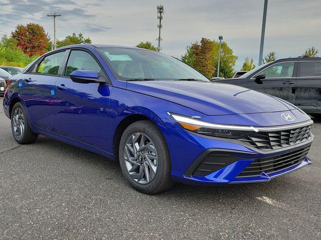 new 2025 Hyundai Elantra HEV car, priced at $25,259