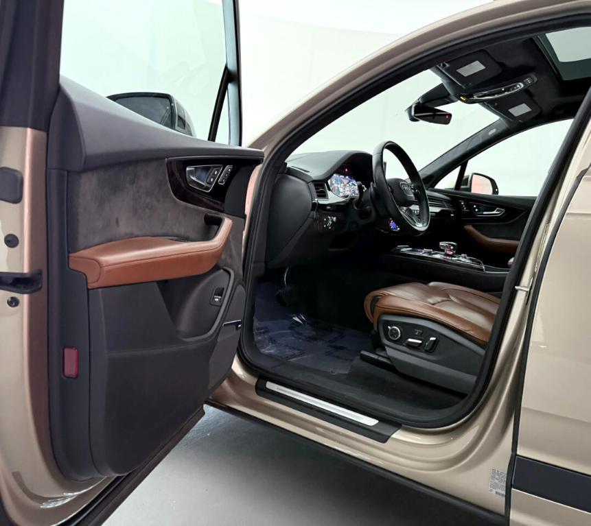 used 2019 Audi Q7 car, priced at $27,500