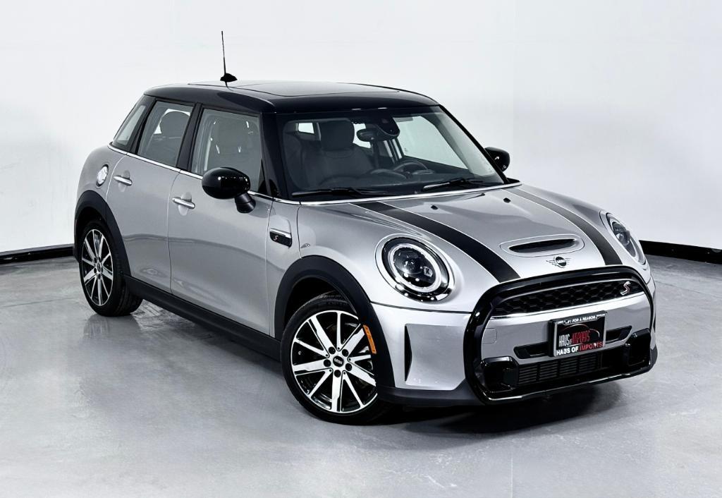 used 2024 MINI Hardtop car, priced at $29,300