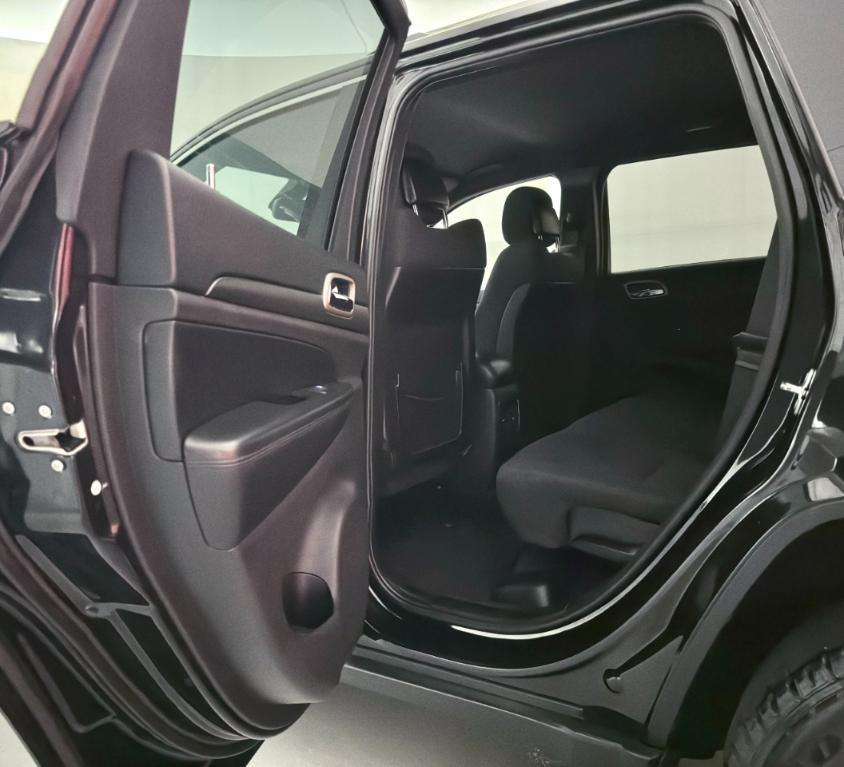 used 2015 Jeep Grand Cherokee car, priced at $7,500