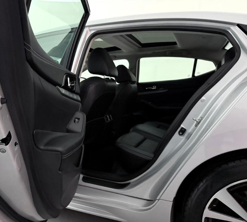 used 2016 Nissan Maxima car, priced at $13,200