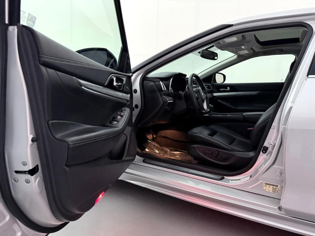used 2016 Nissan Maxima car, priced at $13,200