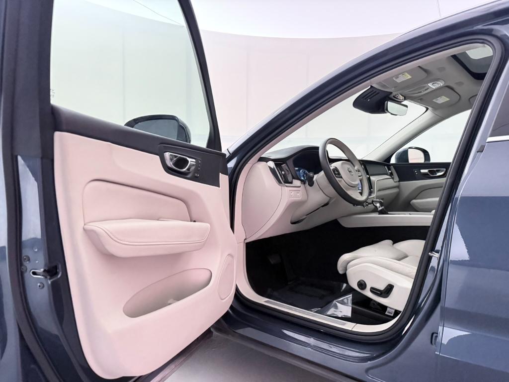 used 2018 Volvo XC60 car, priced at $18,500