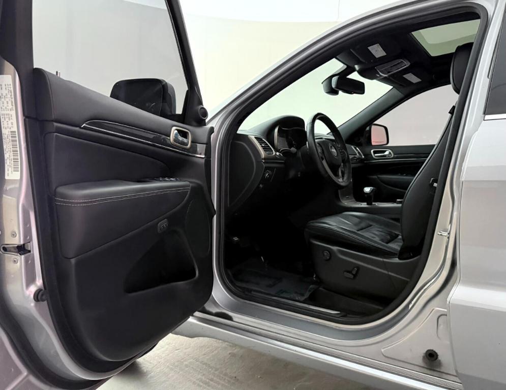 used 2015 Jeep Grand Cherokee car, priced at $14,700