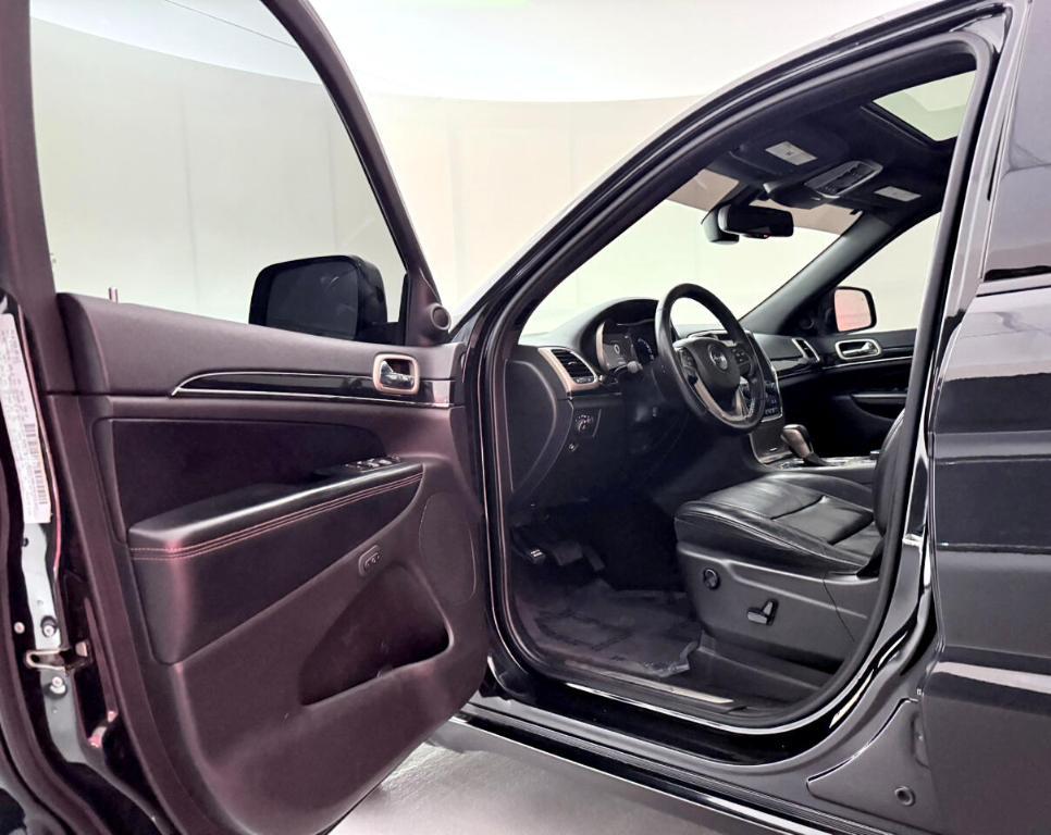 used 2016 Jeep Grand Cherokee car, priced at $10,500