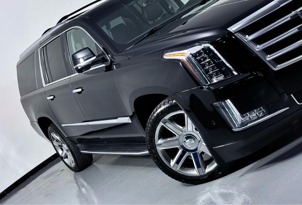 used 2018 Cadillac Escalade ESV car, priced at $27,450