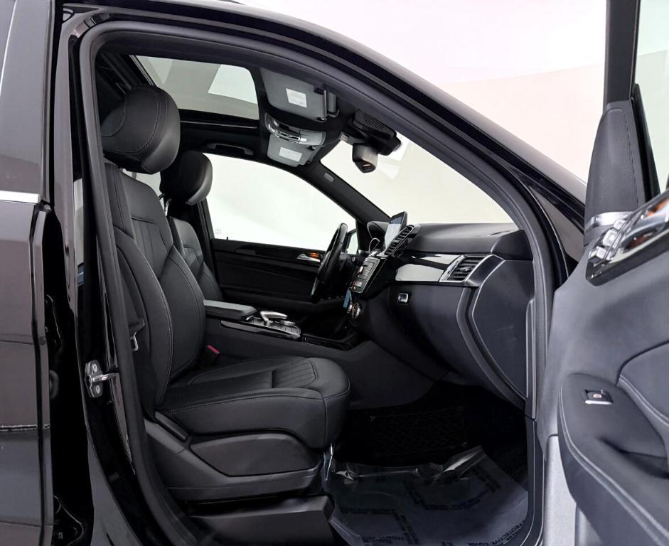 used 2019 Mercedes-Benz GLE 400 car, priced at $23,800