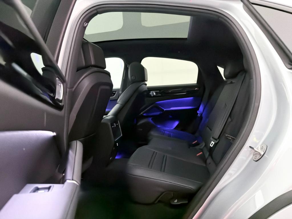 used 2022 Porsche Cayenne car, priced at $59,800