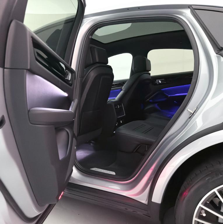 used 2022 Porsche Cayenne car, priced at $59,800