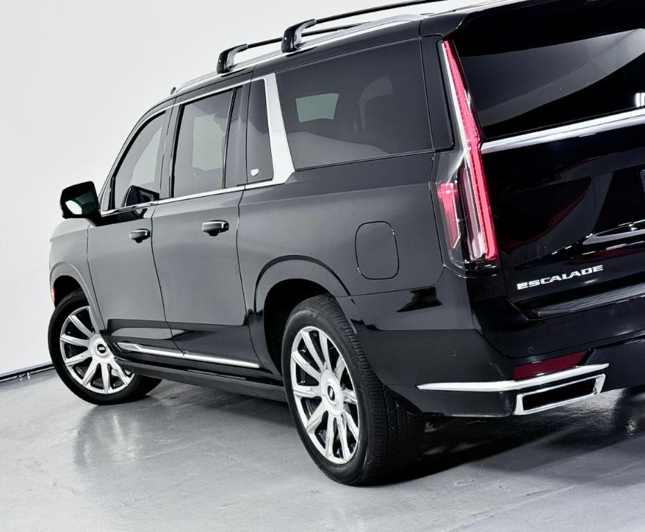 used 2022 Cadillac Escalade ESV car, priced at $66,900