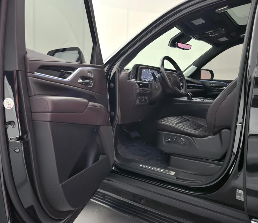 used 2022 Cadillac Escalade ESV car, priced at $66,900