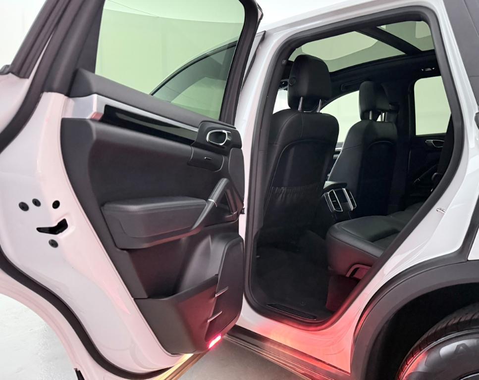 used 2018 Porsche Cayenne car, priced at $28,900