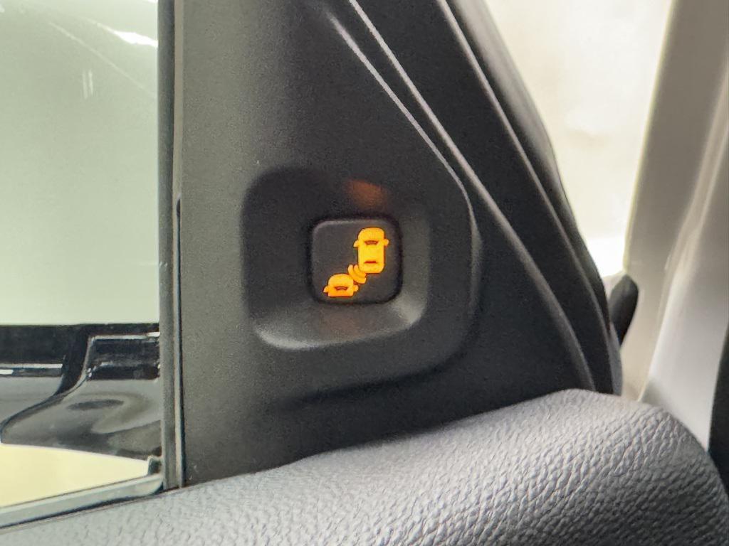 used 2023 Acura MDX car, priced at $43,500