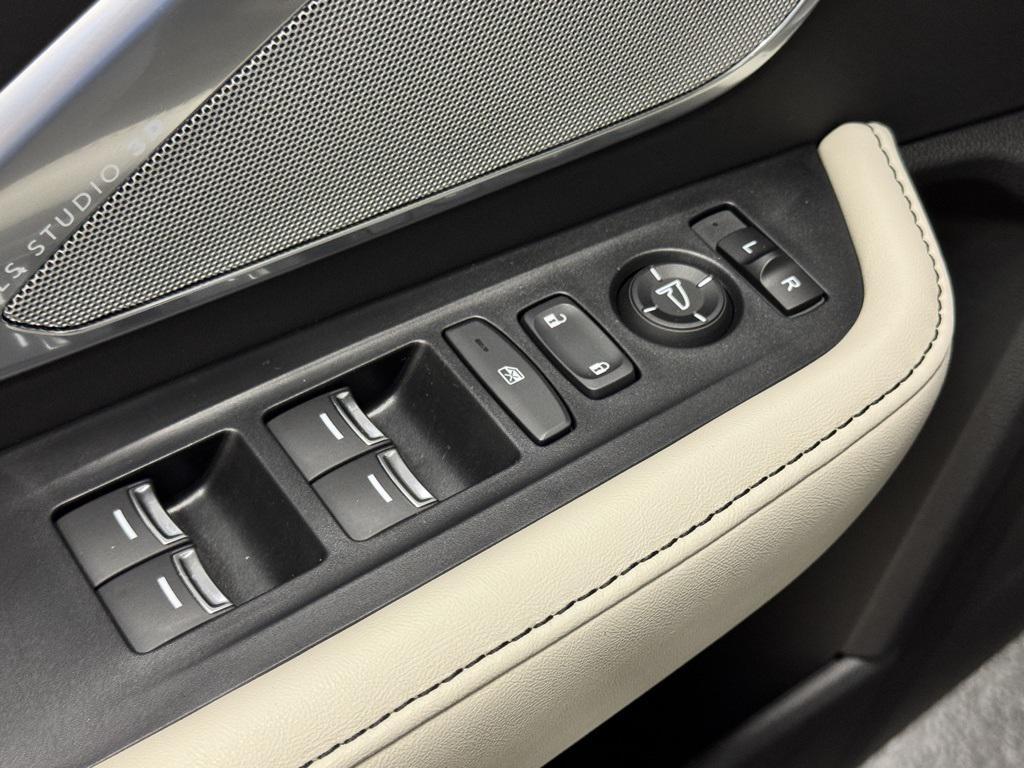 used 2025 Acura RDX car, priced at $43,500