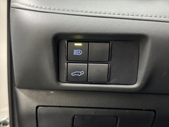 used 2022 Toyota Highlander Hybrid car, priced at $45,990