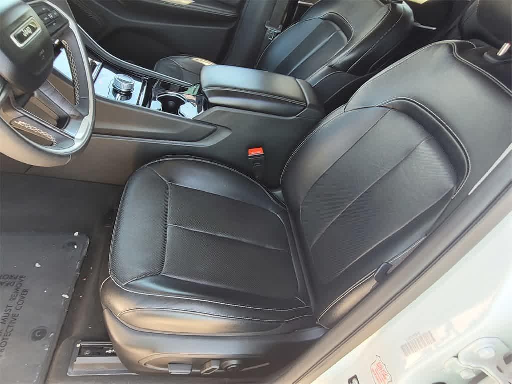 used 2023 Jeep Grand Cherokee car, priced at $28,223