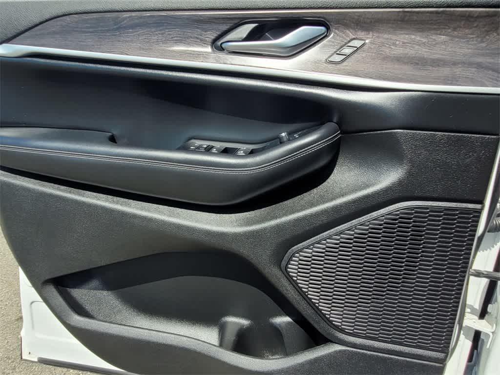 used 2023 Jeep Grand Cherokee car, priced at $28,223