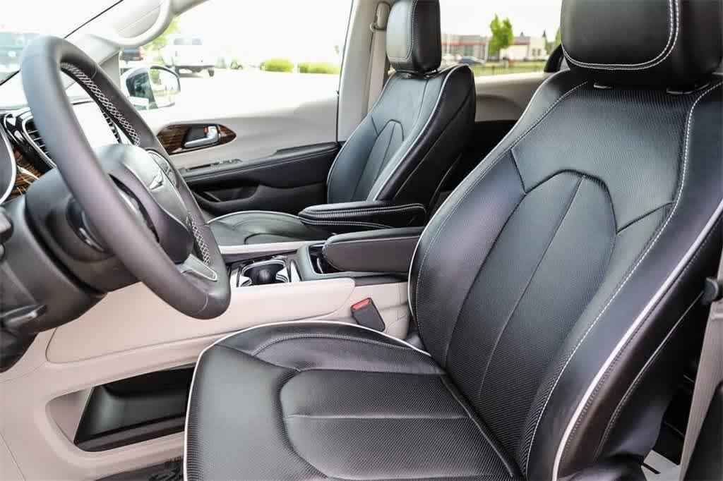 new 2023 Chrysler Pacifica Hybrid car, priced at $50,985