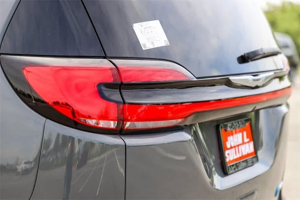 new 2023 Chrysler Pacifica Hybrid car, priced at $50,985