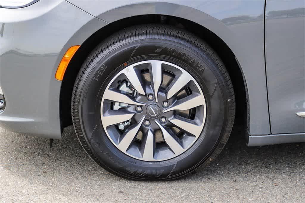 new 2023 Chrysler Pacifica Hybrid car, priced at $50,985