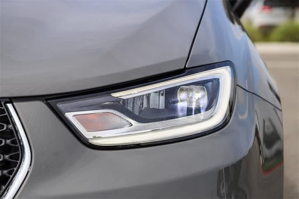 new 2023 Chrysler Pacifica Hybrid car, priced at $50,985